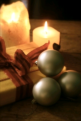image of Christmas candles