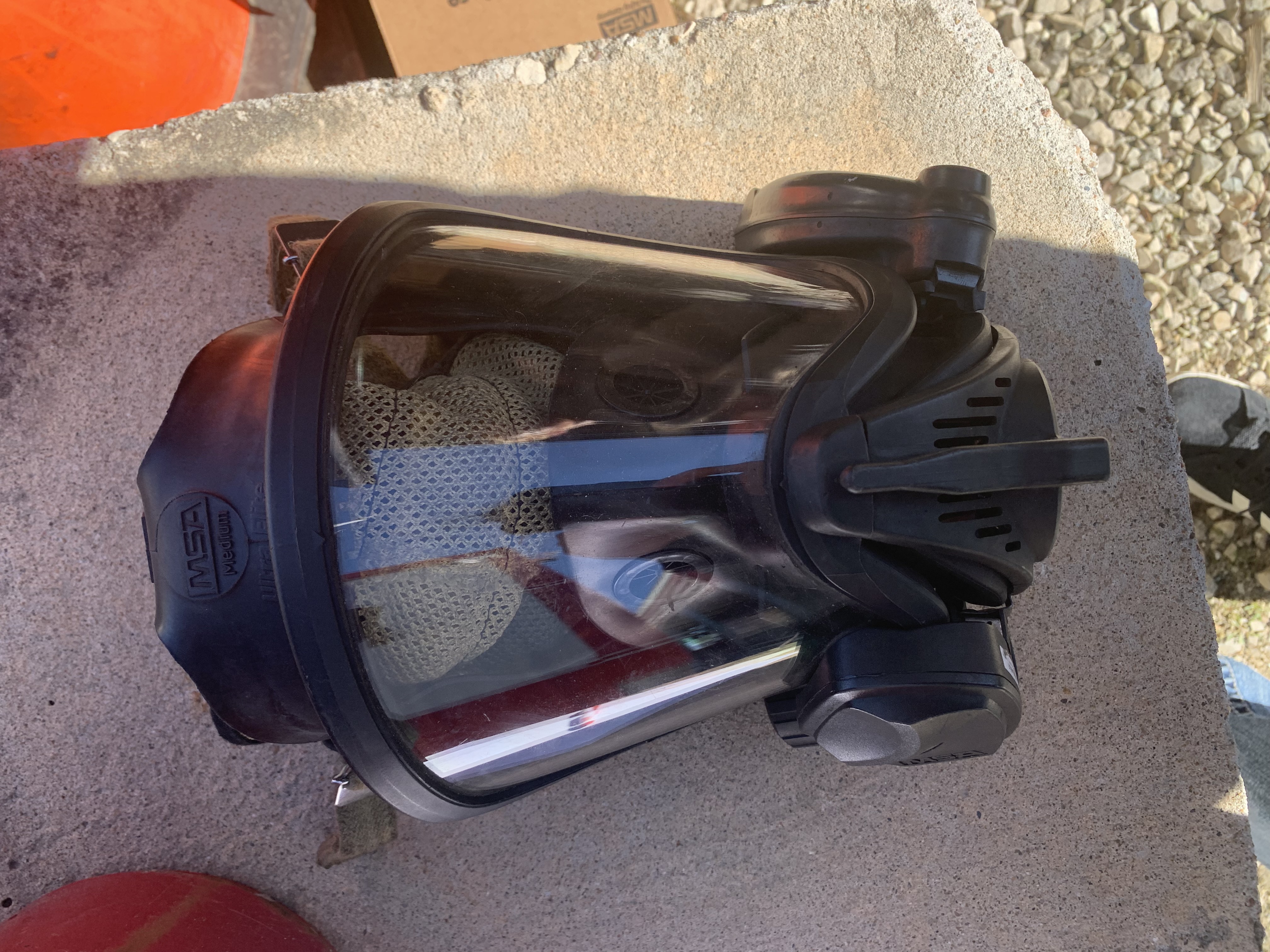 picture of a scba mask