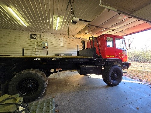 left side view of truck